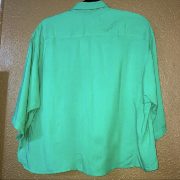 Women’s oversized button down short sleeve shirt. - Picture 4 of 7